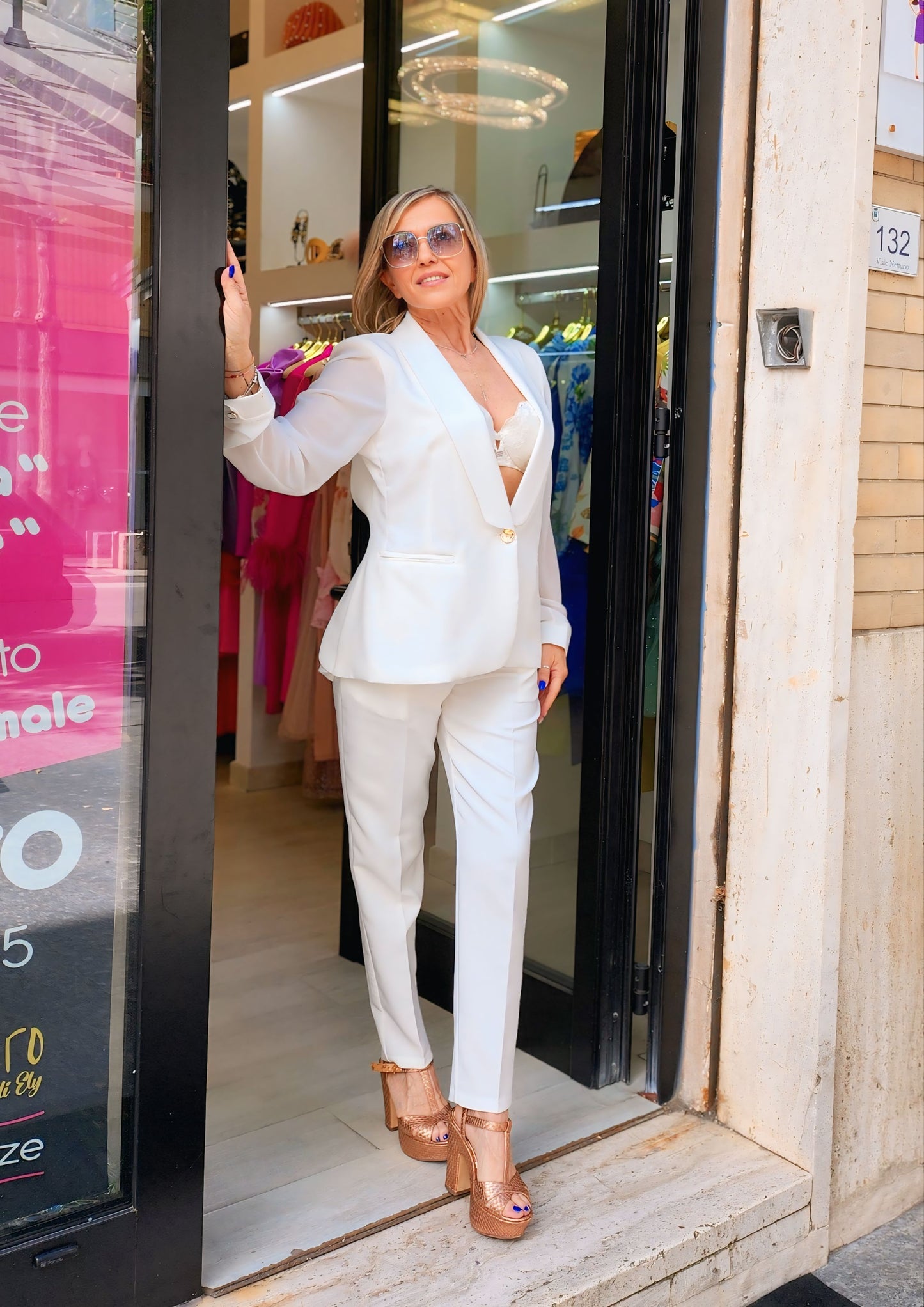 Tailleur bianco con trasparenza 🤍 VENTI6