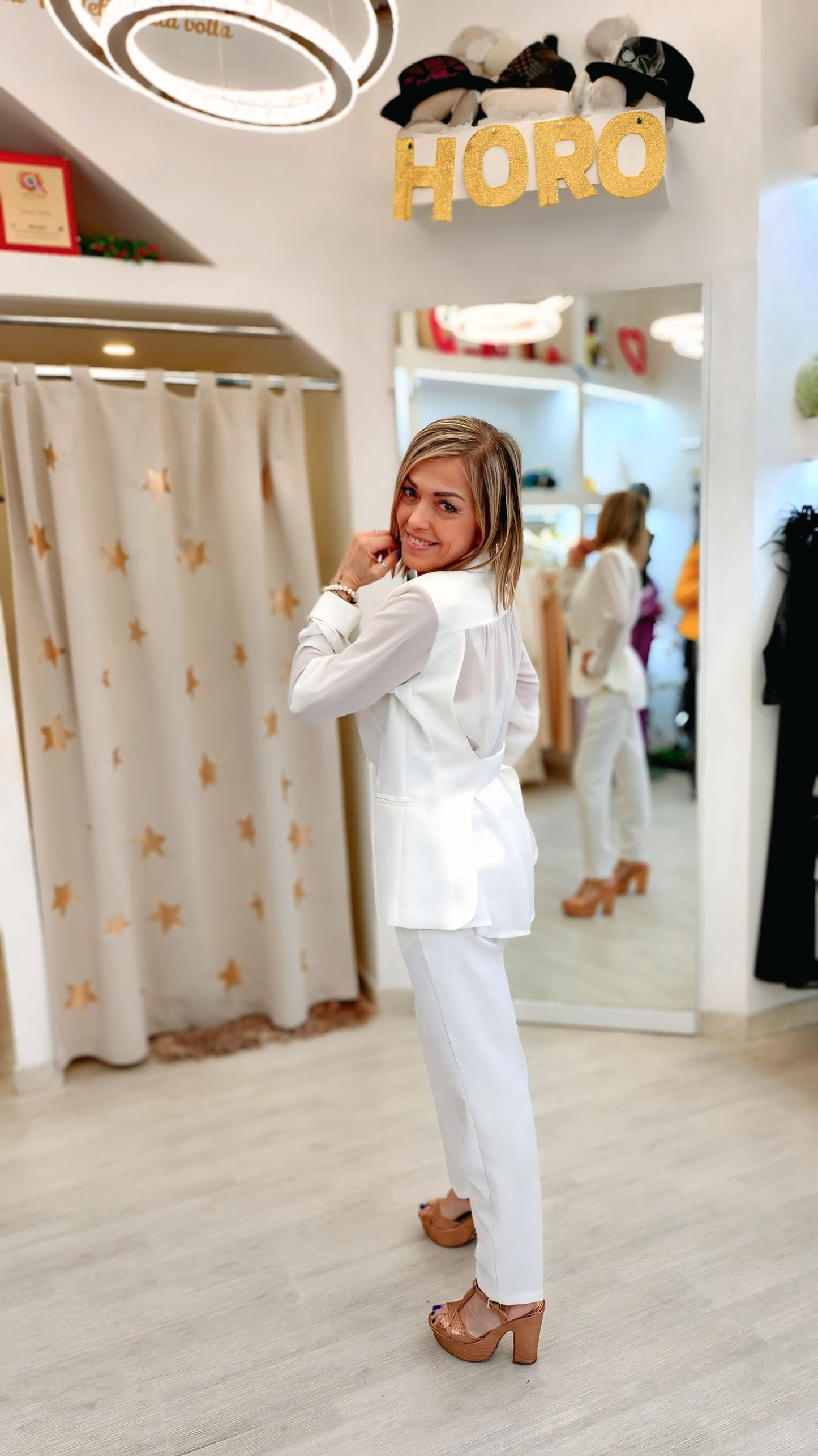 Tailleur bianco con trasparenza 🤍 VENTI6