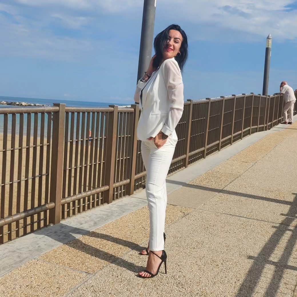 Tailleur bianco con trasparenza 🤍 VENTI6