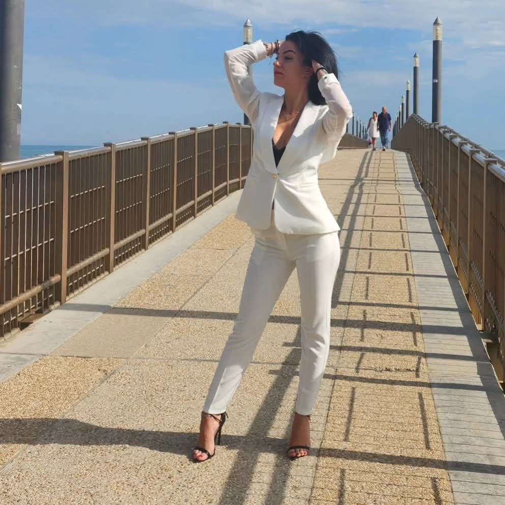 Tailleur bianco con trasparenza 🤍 VENTI6