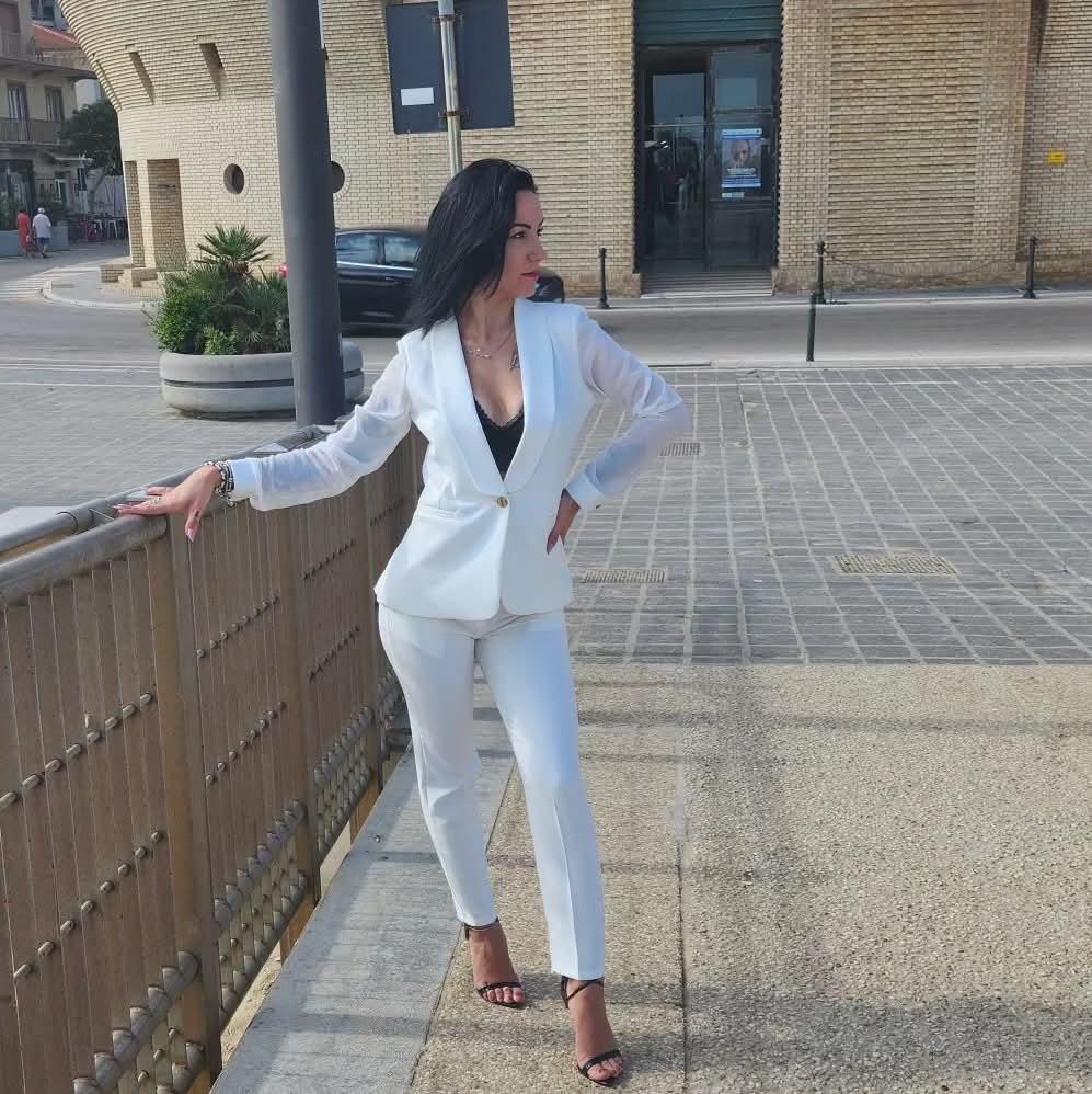 Tailleur bianco con trasparenza 🤍 VENTI6
