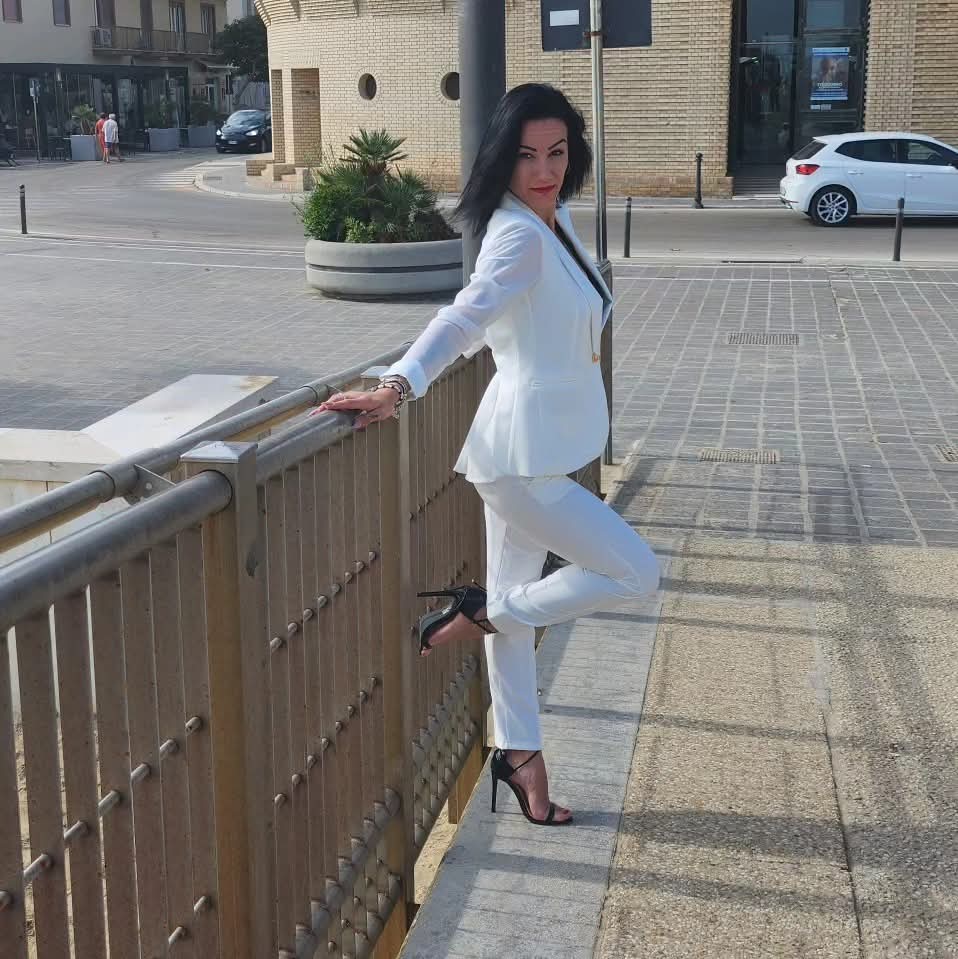 Tailleur bianco con trasparenza 🤍 VENTI6