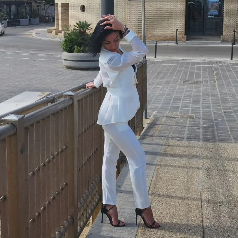 Tailleur bianco con trasparenza 🤍 VENTI6