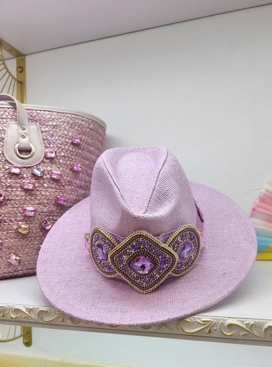 Cappello artigianale lilla prezioso 💜 LIANAS